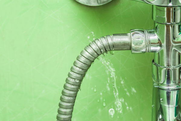 Bath tap accessory leak